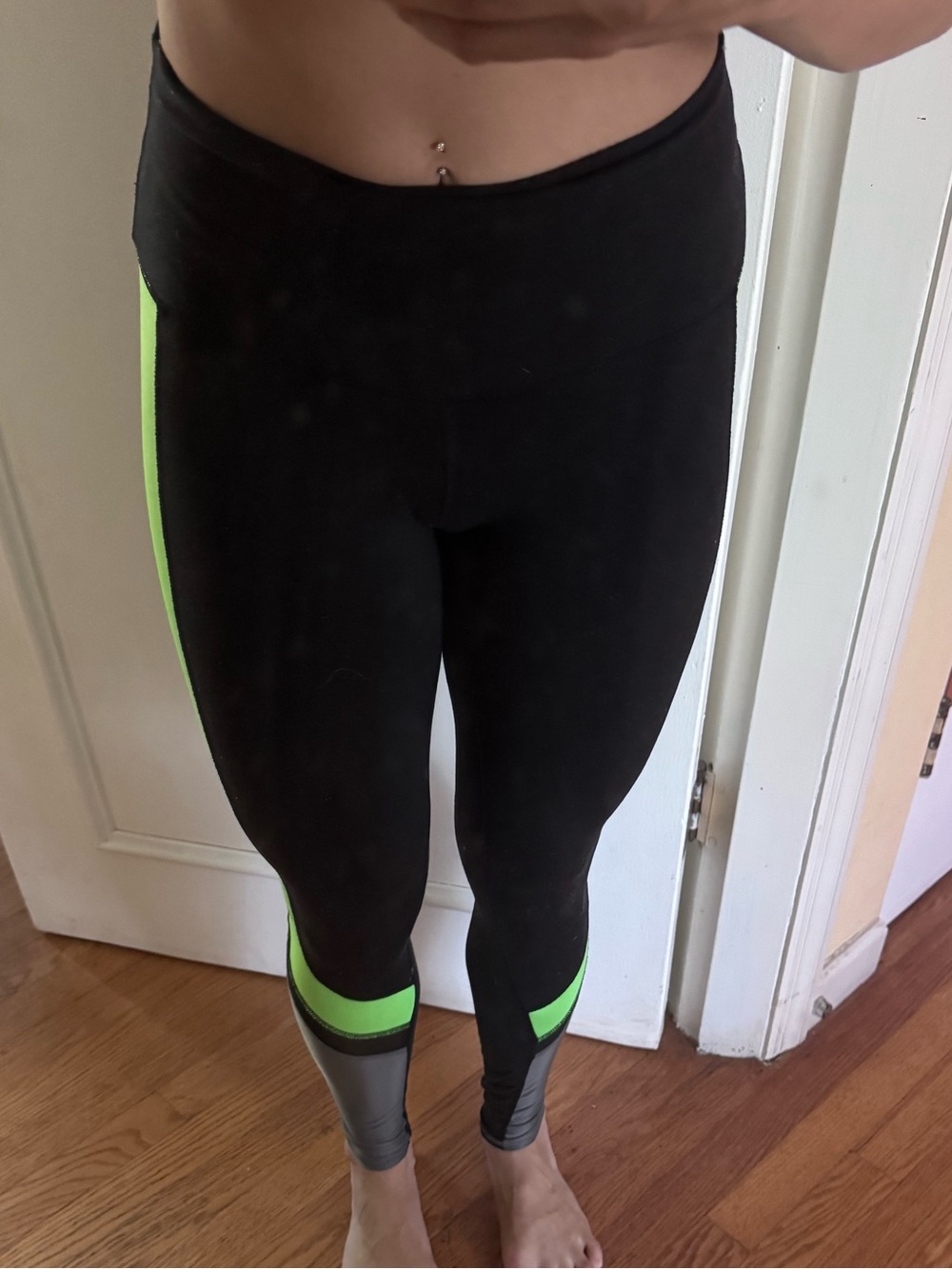 ALO Yoga High-Waist Black Leggings with Neon Green Panels - Picture 2 of 4